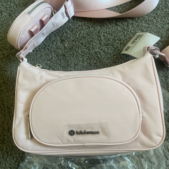 NWT lululemon crossbody bag with nano pouch - Picture 3 of 5